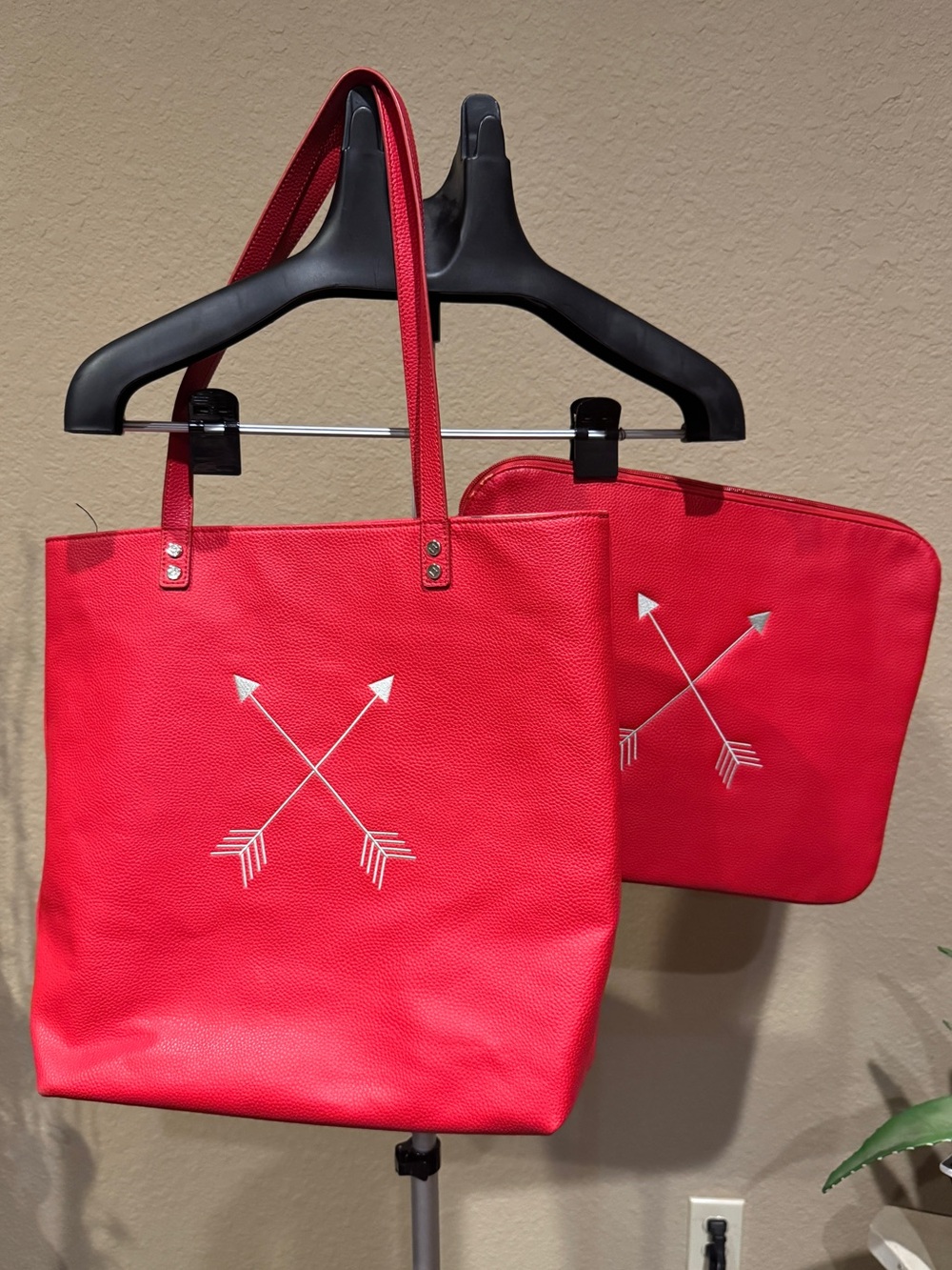 thirty-one Red Tote with Crossed Arrow Graphic and Matching Laptop Case
